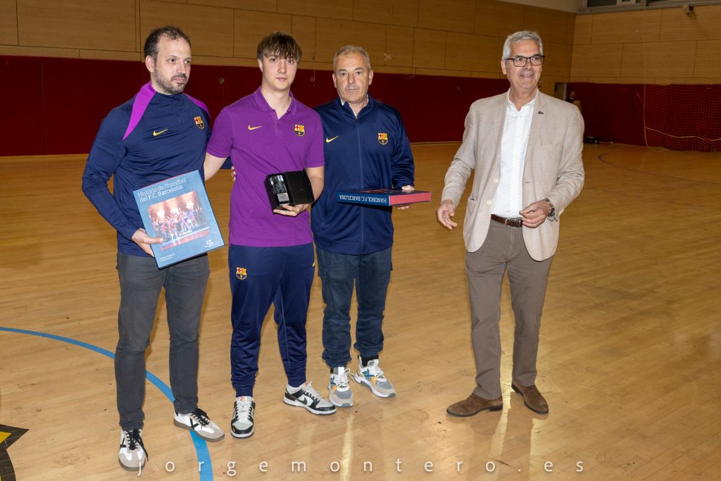 Entrega del trofeu Associació de Veterans 2026 Cadet B a Aleix Belmonte
