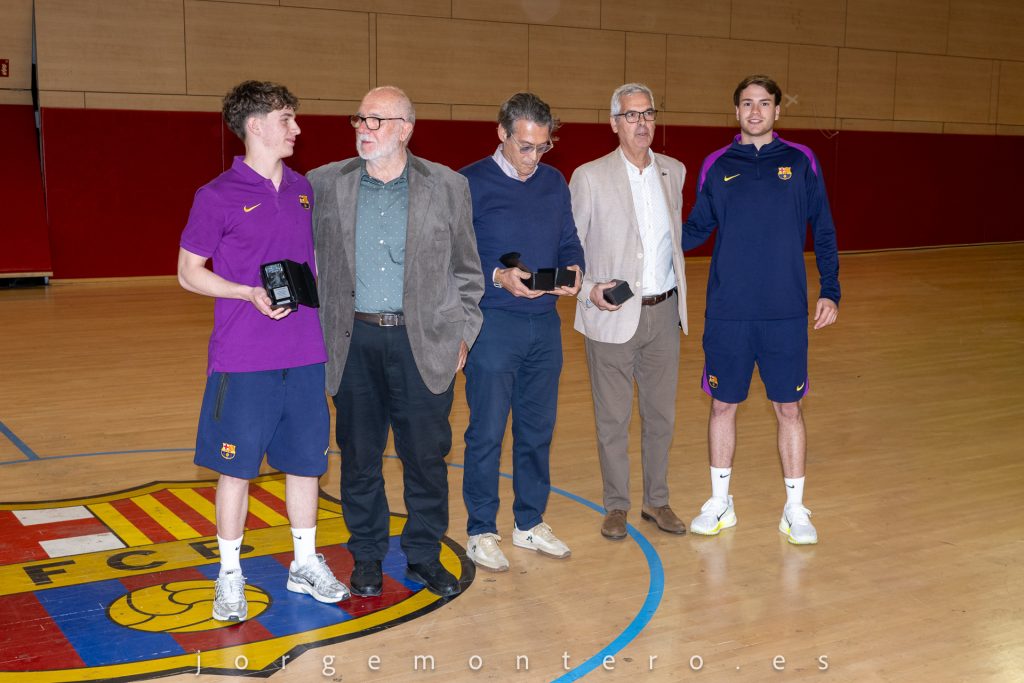 Entrega del trofeu Associació de Veterans 2026 Cadet A a Oriol Crespo